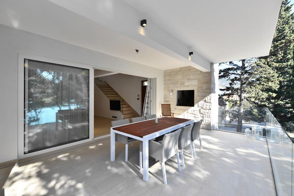 Chiponsky One - 5 Star Beachfront Property Bol Exterior foto