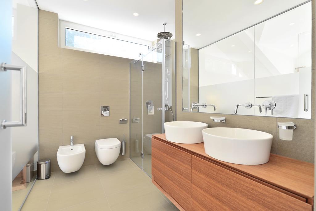 Chiponsky One - 5 Star Beachfront Property Bol Exterior foto