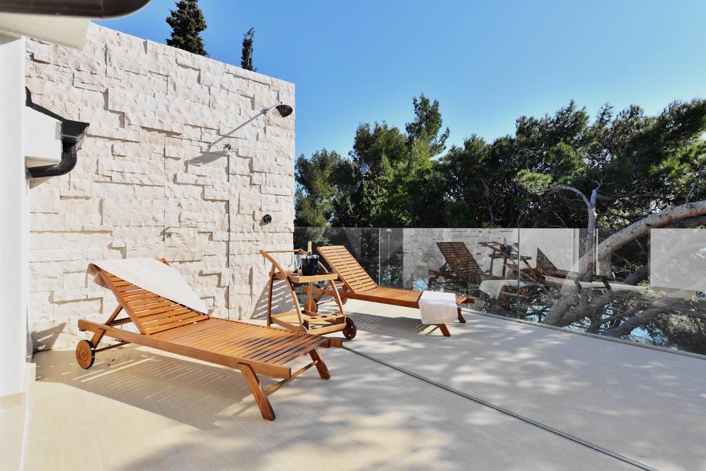 Chiponsky One - 5 Star Beachfront Property Bol Exterior foto